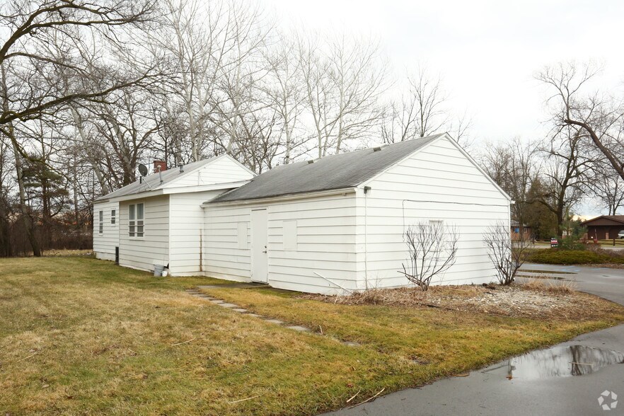 2702 Mccarty Rd, Saginaw, MI à louer - Photo de l’immeuble – Image 2 sur 9