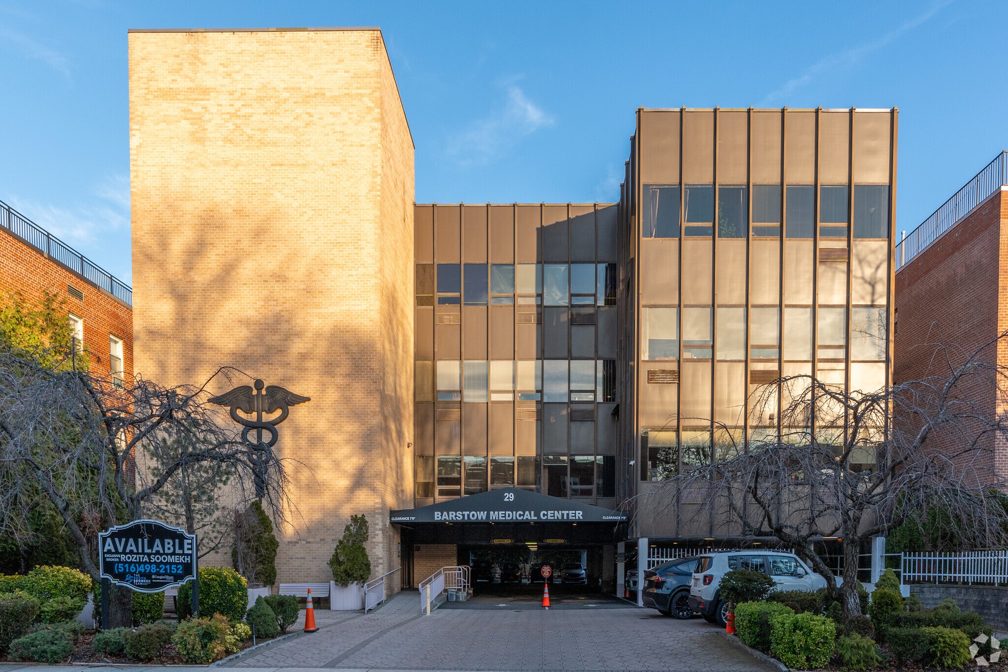 29 Barstow Rd, Great Neck, NY à louer Photo principale– Image 1 sur 7