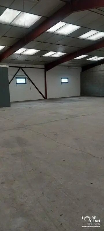 Plus de détails pour Local d'activités à louer