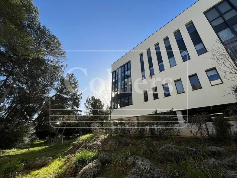 1165 Avenue Jean-René Guillibert Gautier De La Lauzière, Aix-en-Provence à louer - Photo de l’immeuble – Image 3 sur 16