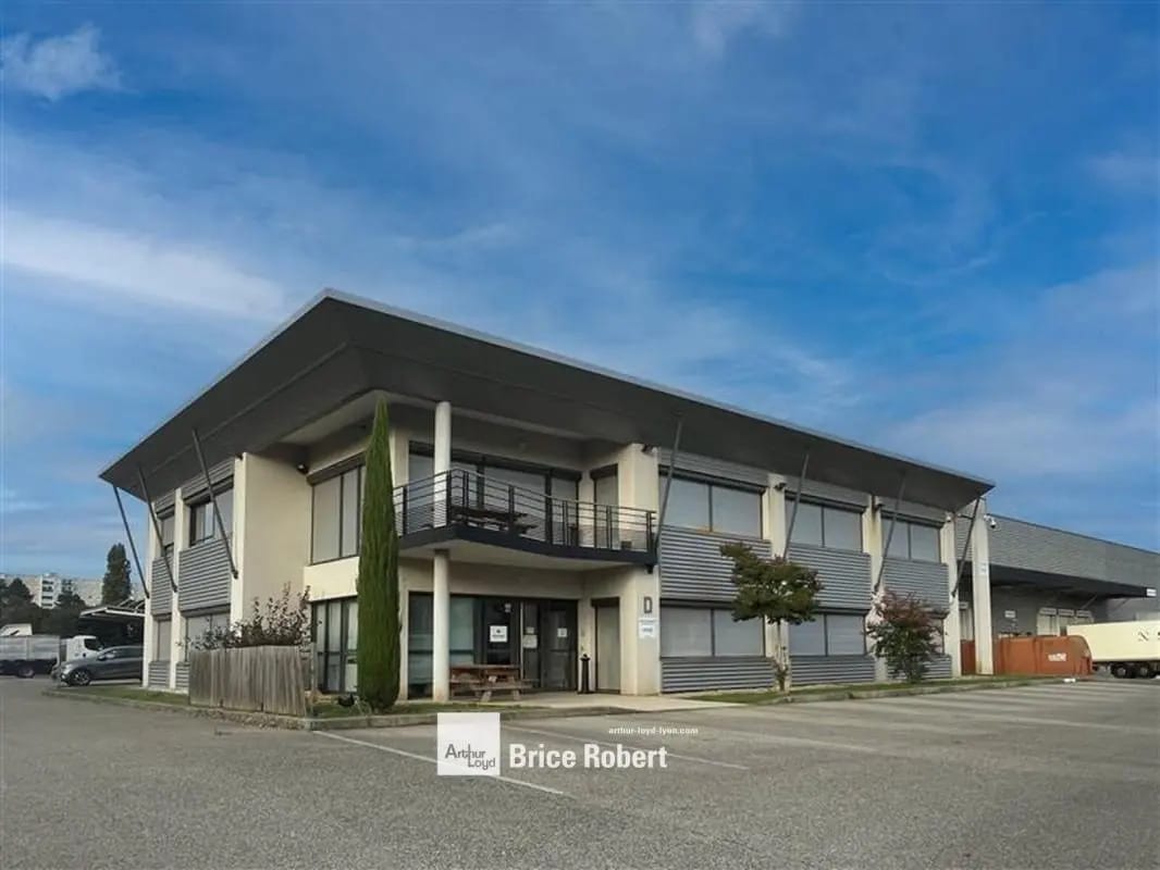 119 Route D'Heyrieux, Saint-Priest à louer Photo de l’immeuble– Image 1 sur 3