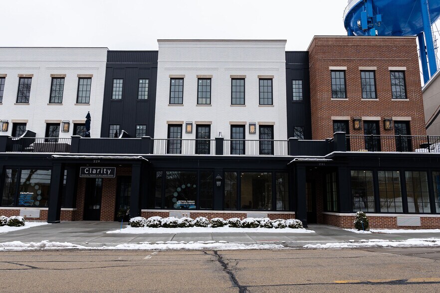 223-225 Burlington Ave, Clarendon Hills, IL à louer - Photo de l’immeuble – Image 2 sur 11