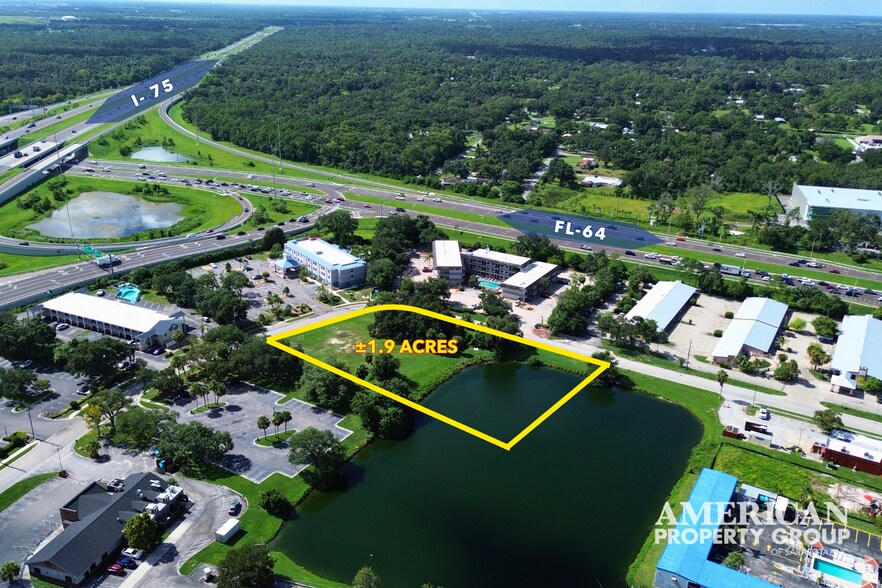 647 67th Street Cir E, Bradenton, FL à vendre - Photo de l’immeuble – Image 2 sur 5
