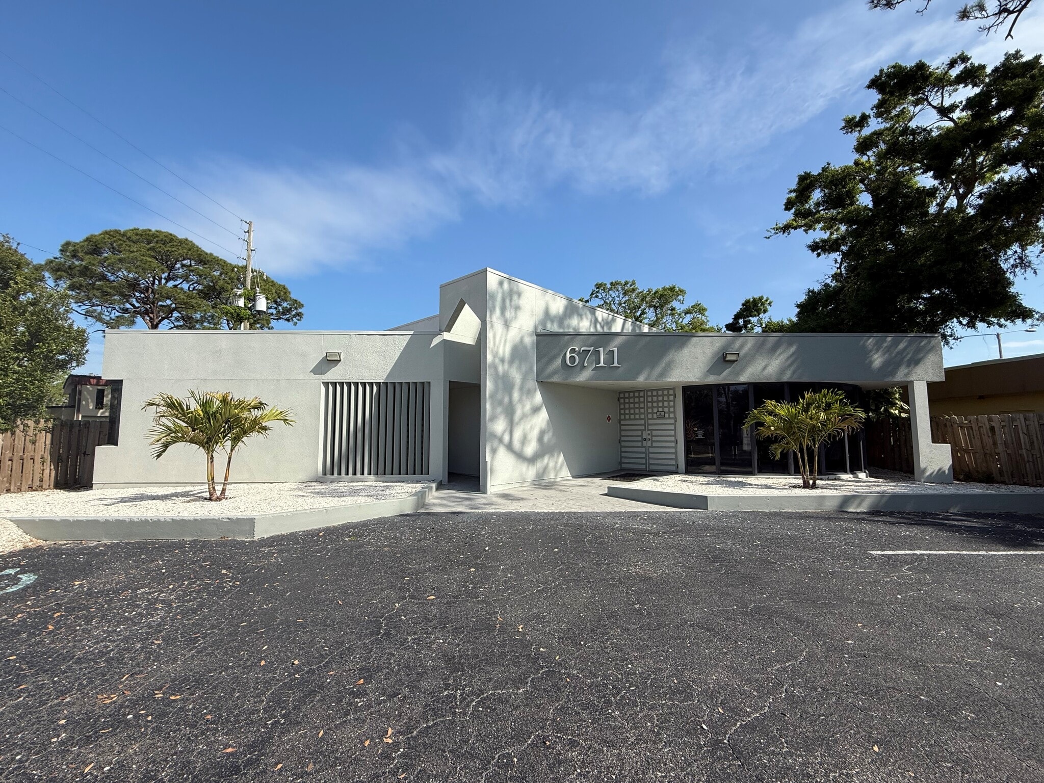 6711 38th Ave N, Saint Petersburg, FL à vendre Photo de l’immeuble– Image 1 sur 15