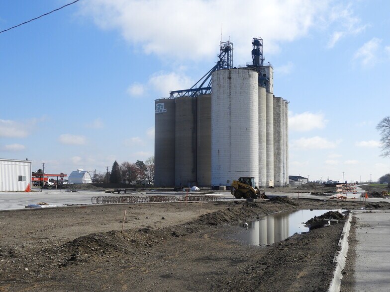 101 Lincoln St NE, Bondurant, IA à louer - Photo de l’immeuble – Image 3 sur 17