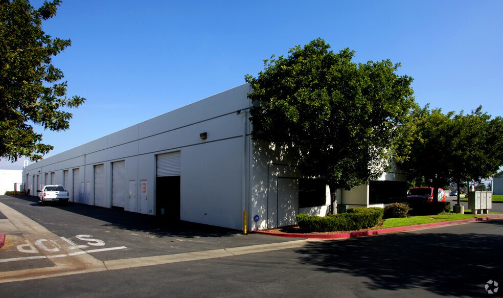 1141 W Pomona Rd, Corona, CA à louer - Photo de l’immeuble – Image 3 sur 5