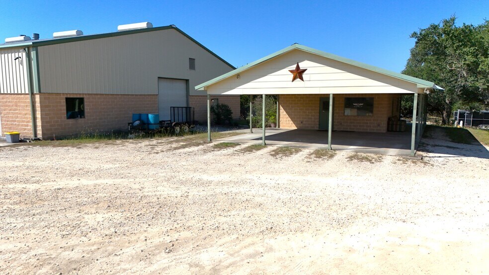 3848 State Highway 16 S, Bandera, TX à vendre - Photo de l’immeuble – Image 2 sur 7