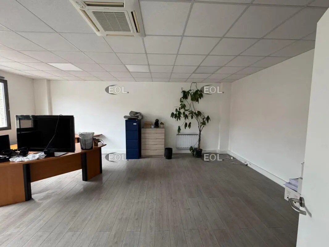 Local d'activités dans Bussy-Saint-Georges à vendre Photo intérieure– Image 1 sur 2