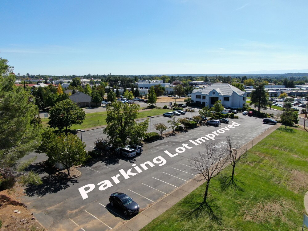 311-333 Knollcrest Drive, Redding, CA à vendre Aérien– Image 1 sur 7