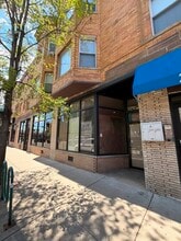 2315 N Milwaukee Ave, Chicago, IL à louer Photo intérieure– Image 2 sur 10