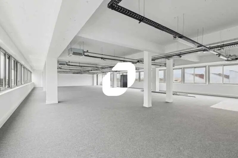 Bureau dans Nanterre à louer - Photo de l’immeuble – Image 1 sur 12