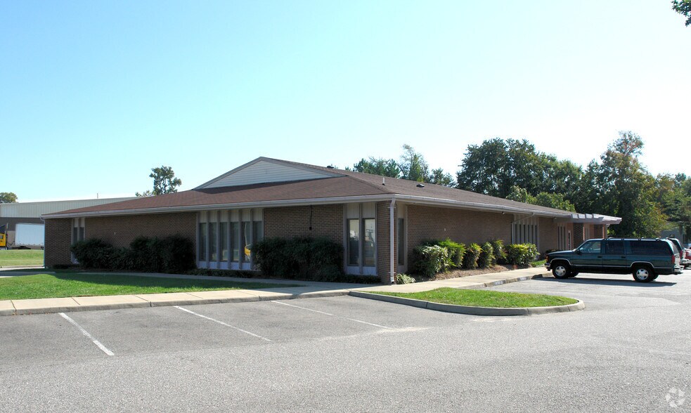 704 City Center Blvd, Newport News, VA à louer - Photo principale – Image 1 sur 3