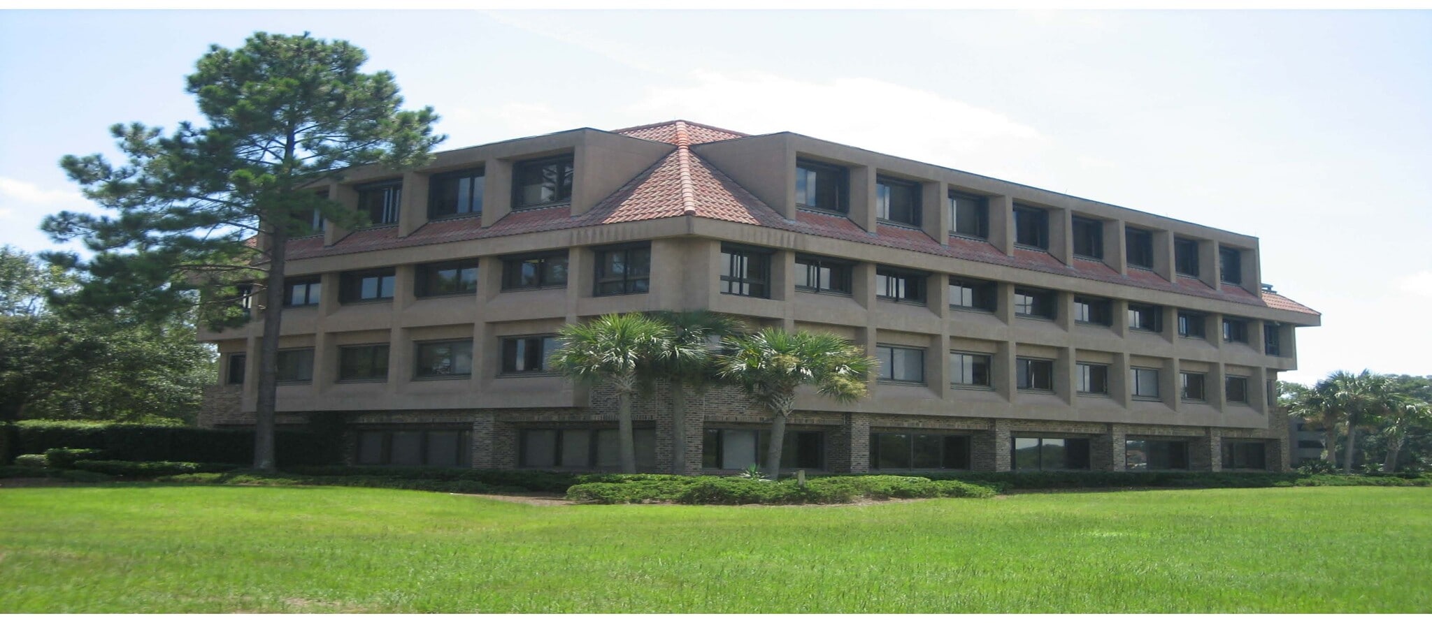 23B Shelter Cove Ln, Hilton Head Island, SC à louer Photo principale– Image 1 sur 10