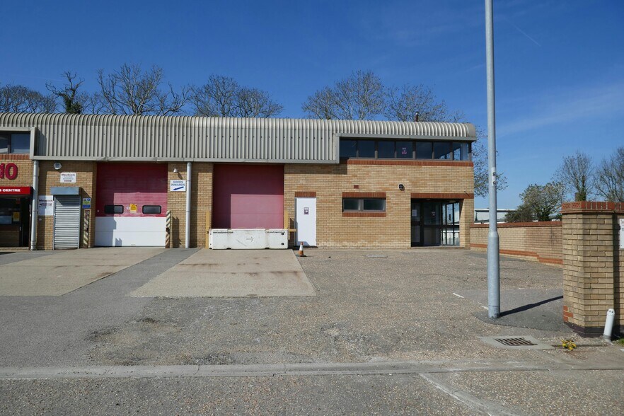 11 Harold Close, Harlow à louer - Photo de l’immeuble – Image 1 sur 3