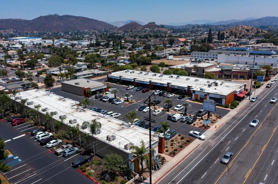 540-598 Broadway, El Cajon, CA à louer - Aérien – Image 2 sur 7