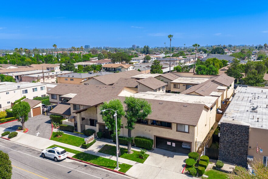 918 Romneya Dr, Anaheim, CA à vendre - Photo de l’immeuble – Image 3 sur 25