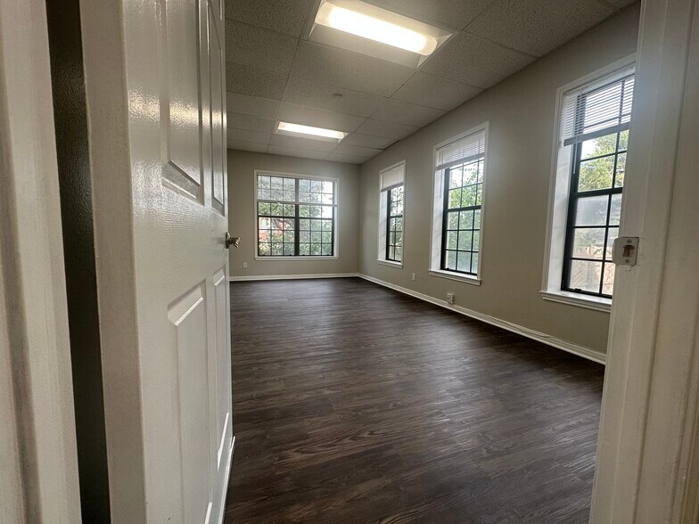 1823 Fort View Rd, Austin, TX à vendre - Photo de l’immeuble – Image 2 sur 14