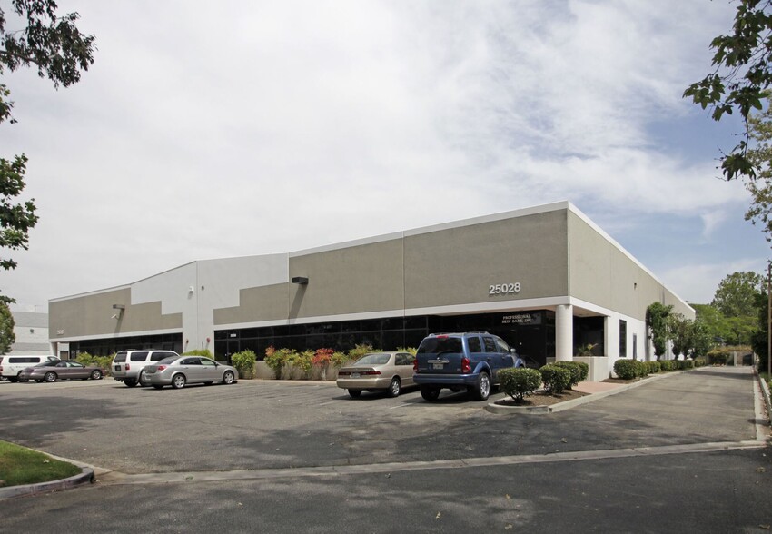 25028 Avenue Kearny, Valencia, CA à louer - Photo de l’immeuble – Image 1 sur 16