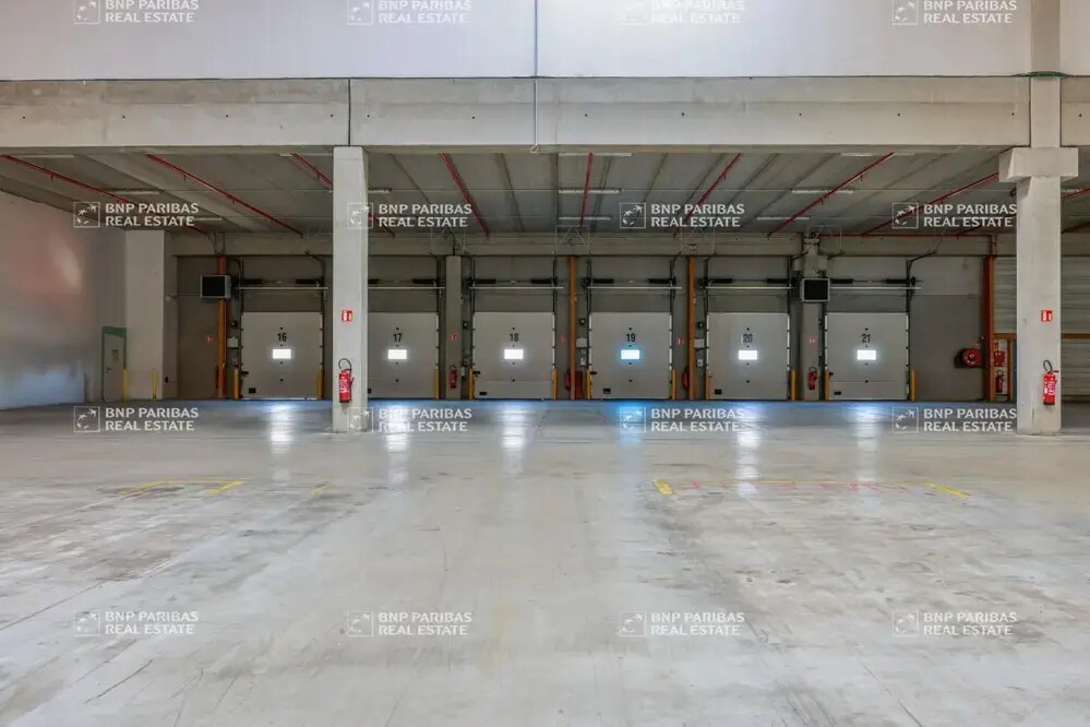 Industriel/Logistique dans Brie-Comte-Robert à louer Photo intérieure– Image 1 sur 7