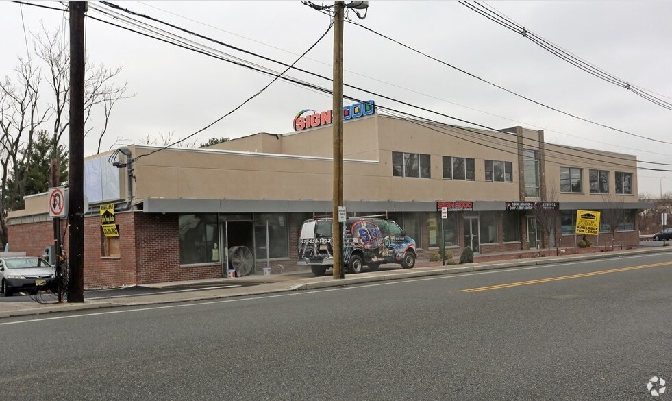 421 Broad St, Clifton, NJ à louer - Photo principale – Image 1 sur 4