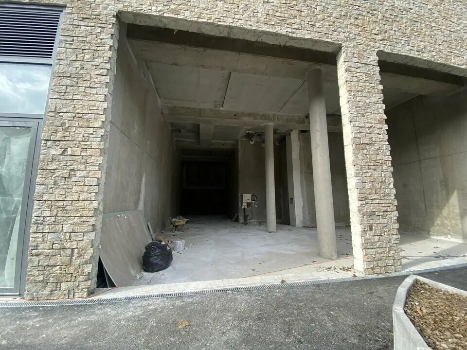 Local commercial dans Savigny-le-Temple à louer Photo de l’immeuble– Image 1 sur 13