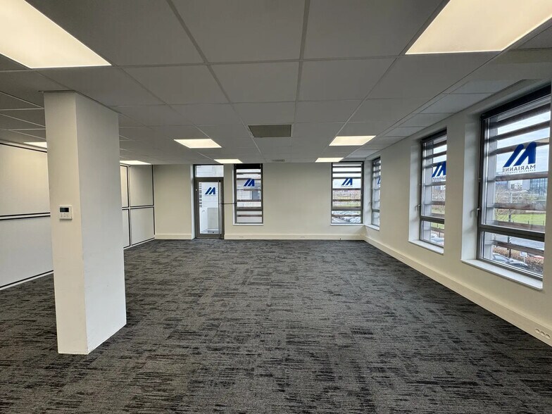 Bureau dans Reims à louer - Photo de l’immeuble – Image 1 sur 3