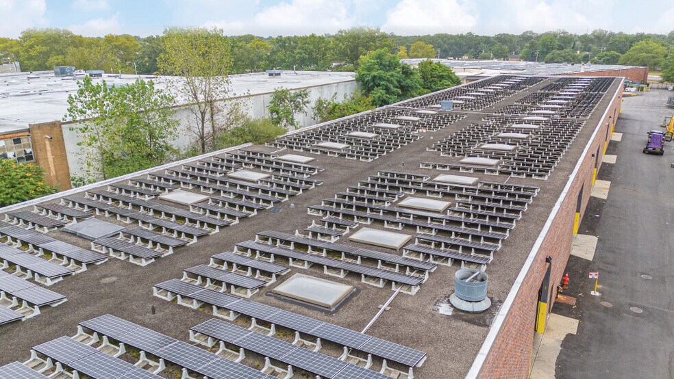 1750 Express Dr S, Hauppauge, NY à louer - Photo de l’immeuble – Image 3 sur 5