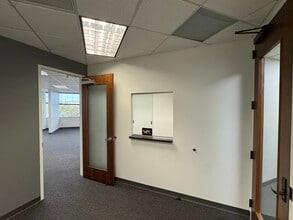 11300 4th St N, Saint Petersburg, FL à louer Photo intérieure– Image 1 sur 3