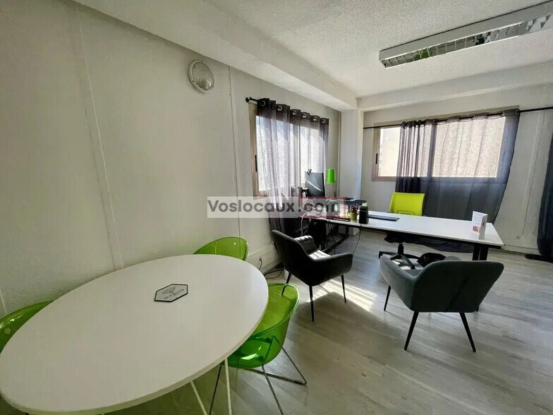 Bureau dans Saint-Laurent-du-Var à louer - Photo de l’immeuble – Image 2 sur 5