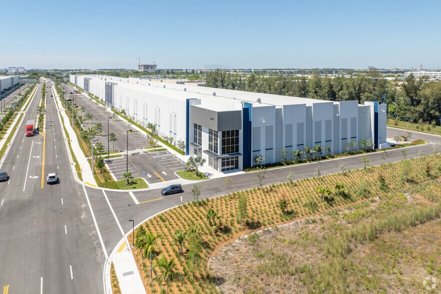 NW 107th Ave, Doral, FL à louer - Aérien – Image 3 sur 29
