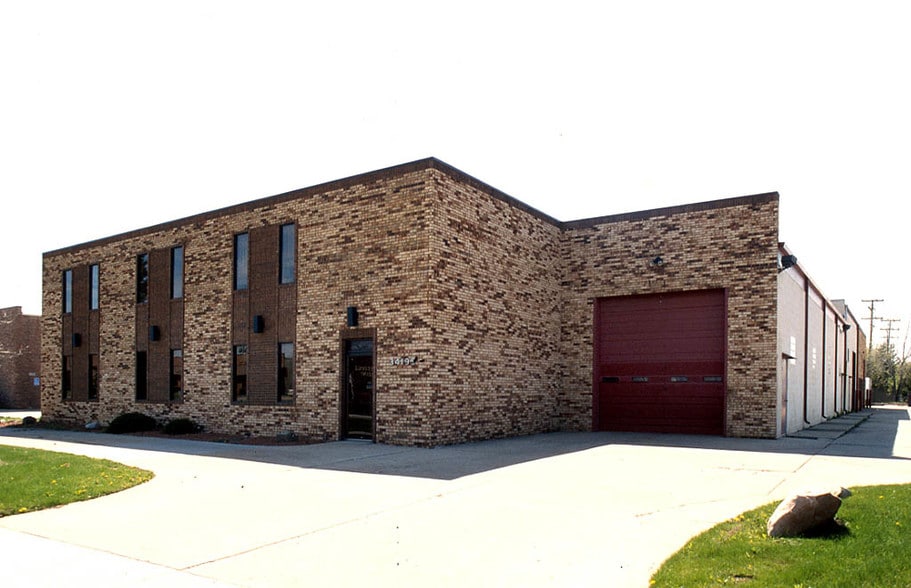 34195 Riviera Dr, Fraser, MI à vendre - Photo de l’immeuble – Image 2 sur 4
