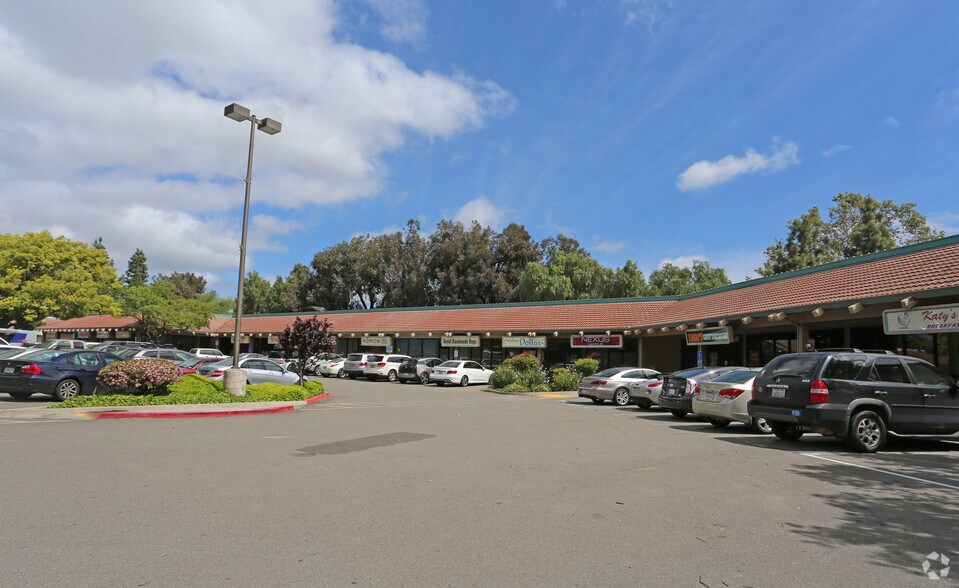 2550 San Ramon Valley Blvd, San Ramon, CA à louer - Photo de l’immeuble – Image 3 sur 3