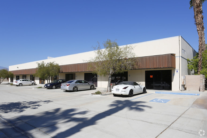 79469 Country Club Dr, Bermuda Dunes, CA à louer - Photo de l’immeuble – Image 2 sur 6