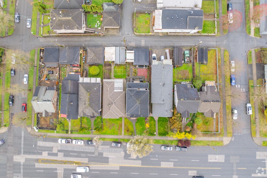 2387 Renfrew St, Vancouver, BC à vendre - Aérien – Image 2 sur 2