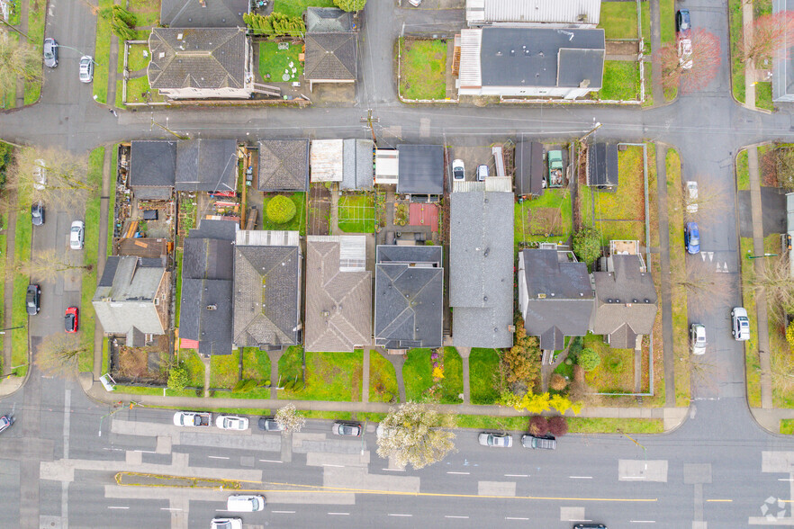 2387 Renfrew St, Vancouver, BC à vendre - Aérien – Image 2 sur 2