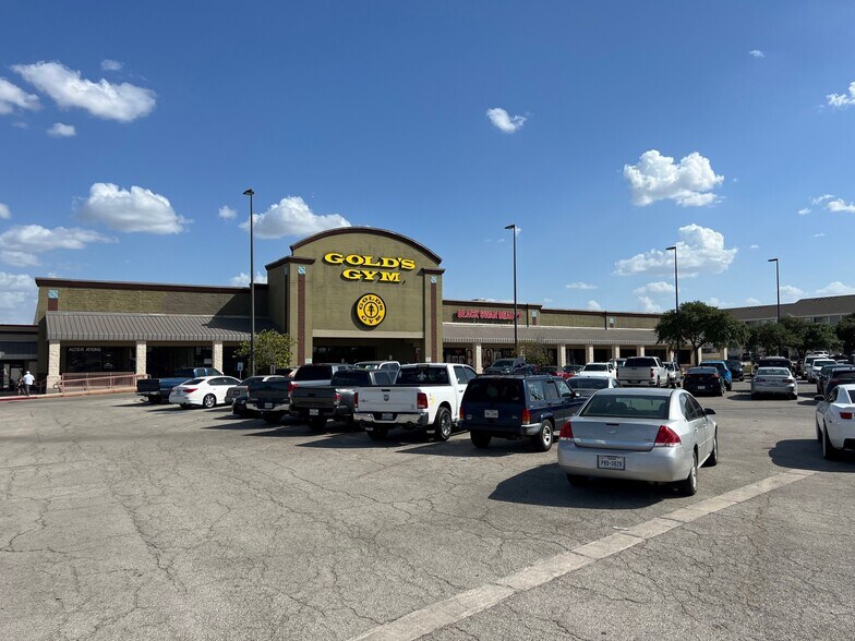 7650 FM 78, San Antonio, TX à louer - Photo de l’immeuble – Image 2 sur 11