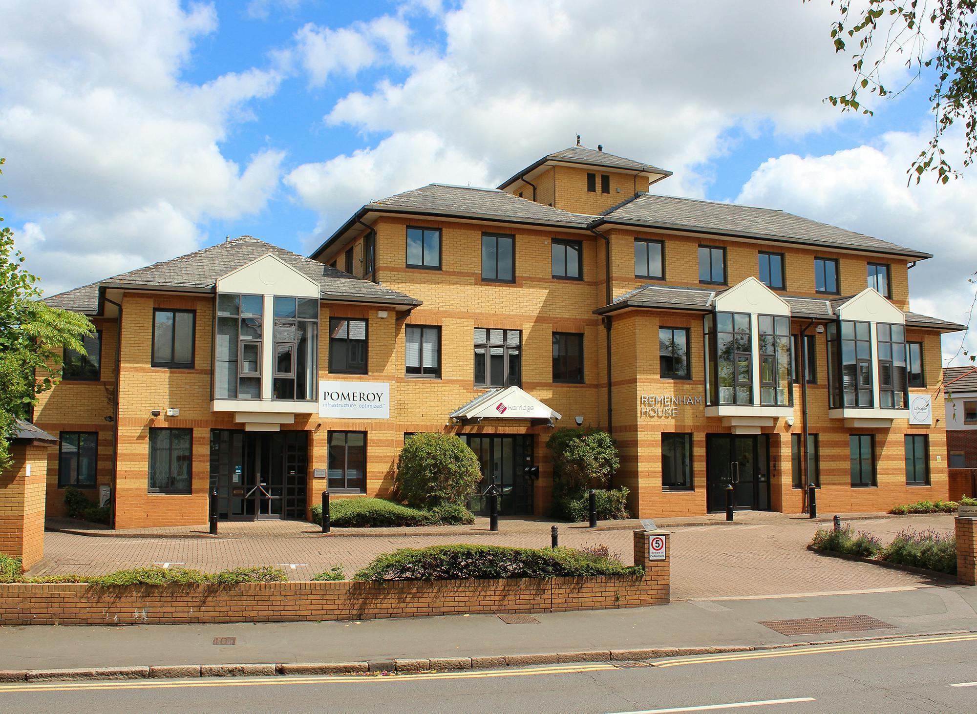 Regatta Pl, Bourne End à louer Photo de l’immeuble– Image 1 sur 5