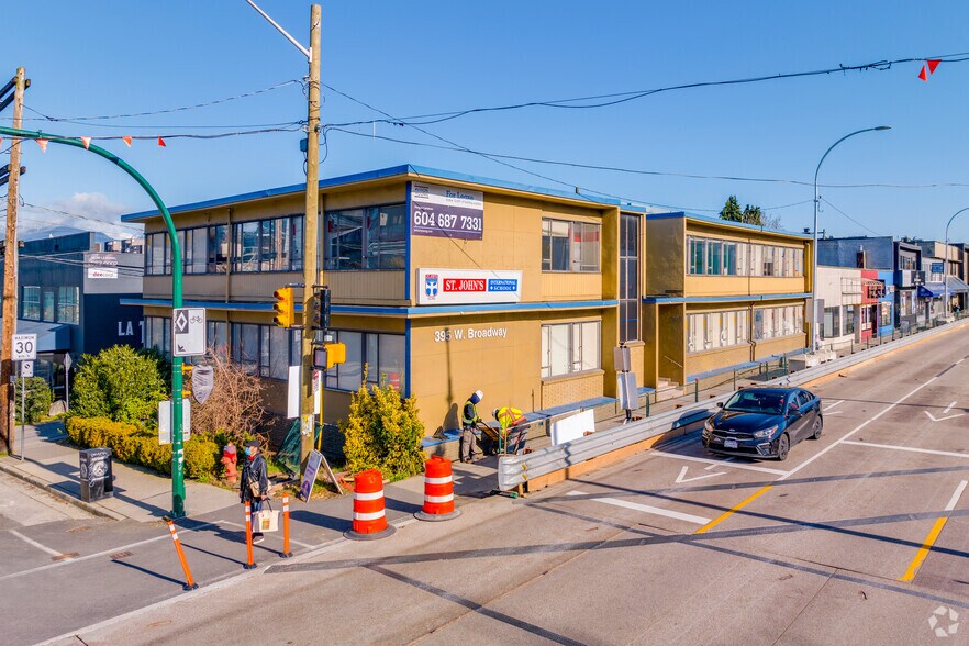 395 W Broadway, Vancouver, BC à louer - Photo de l’immeuble – Image 1 sur 3