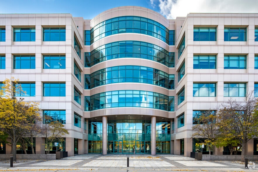5150 Spectrum Way, Mississauga, ON à louer - Photo de l’immeuble – Image 2 sur 9