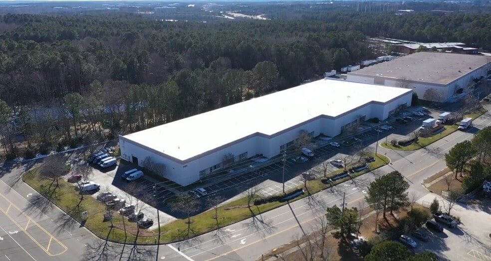 5101 Nelson Rd, Morrisville, NC à louer - Vidéo aérienne – Image 2 sur 10