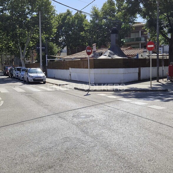 Local commercial dans Castelldefels, Barcelona à vendre - Photo de l’immeuble – Image 2 sur 5