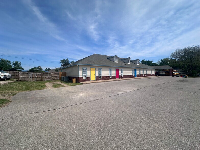 710 W Broadway St, Collinsville, OK à vendre - Photo de l’immeuble – Image 3 sur 58