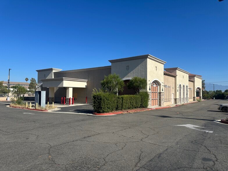 910 W Ontario Ave, Corona, CA à louer - Photo de l’immeuble – Image 2 sur 4