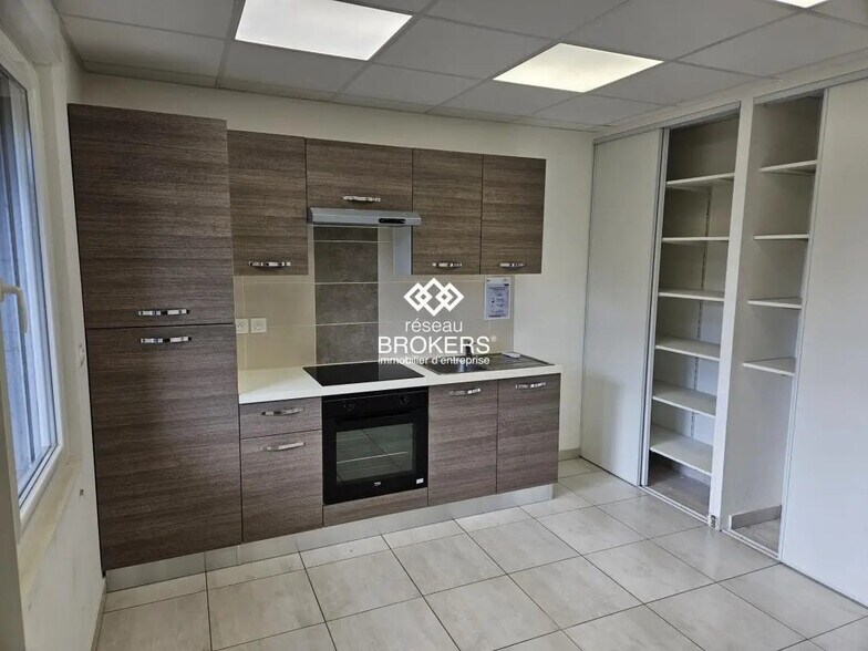 Local commercial dans Bourg-en-Bresse à louer - Photo de l’immeuble – Image 3 sur 10