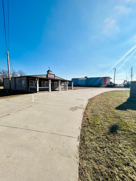 3805 S Limit Ave, Sedalia, MO à louer - Photo de l’immeuble – Image 3 sur 8