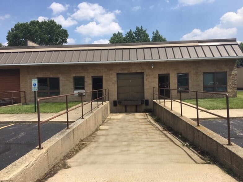 455-457 S Dartmoor Dr, Crystal Lk, Crystal Lake, IL à vendre - Photo de l’immeuble – Image 2 sur 15