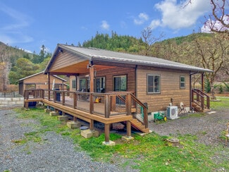 Plus de détails pour 4696 Cow Creek Rd, Riddle, OR - Spécialisé à vendre