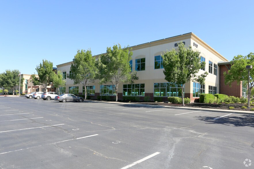 810 Vaca Valley Pky, Vacaville, CA à louer - Photo de l’immeuble – Image 1 sur 10