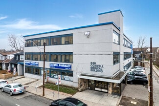 Plus de détails pour 688 Coxwell Ave, Toronto, ON - Bureau à louer