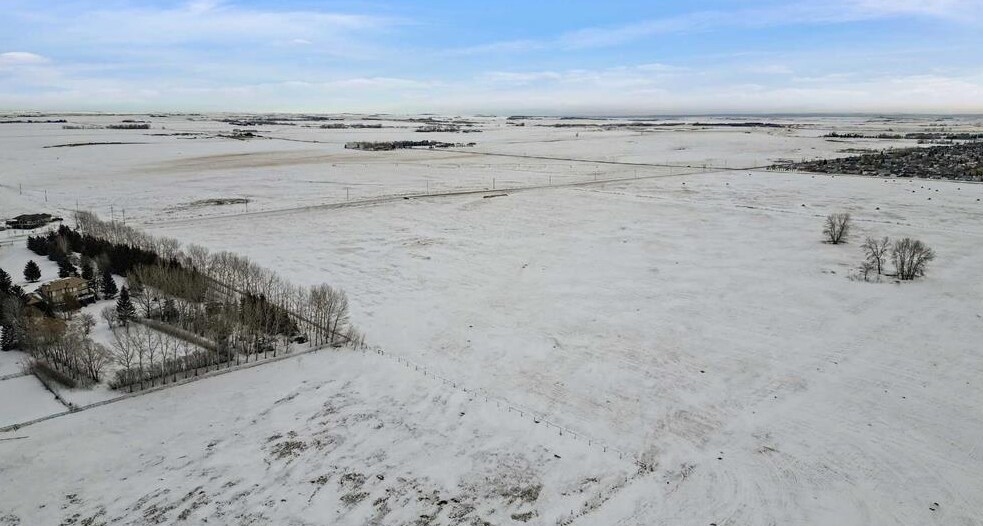 244046 Rge Road 251, Strathmore, AB à vendre - Aérien – Image 2 sur 6